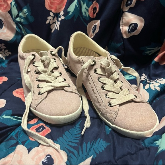 Taos Footwear Shoes - Taos Footwear Women's Blush Sneakers with Cream Laces